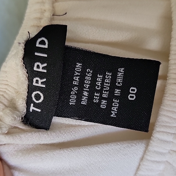 Torrid Hippie Senorita Boho Summer embroidered off the shoulder ruffle top - Picture 4 of 9